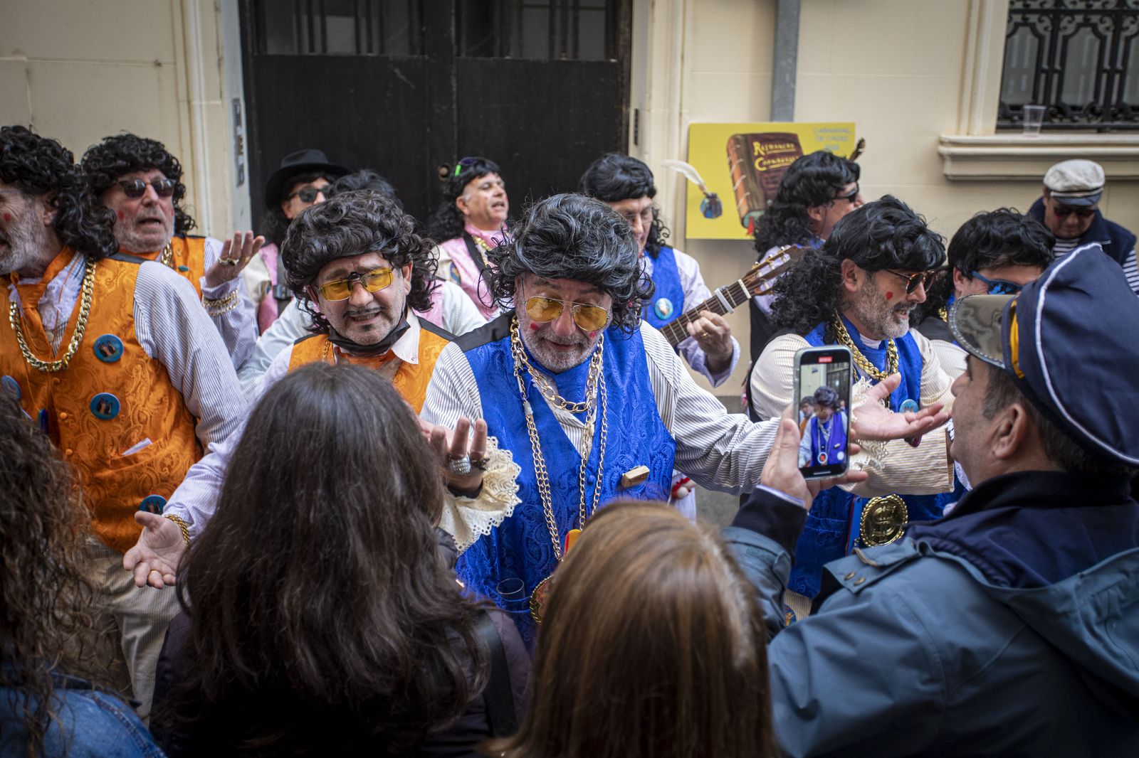 Imágenes del domingo de Carnaval ilegal en Cádiz