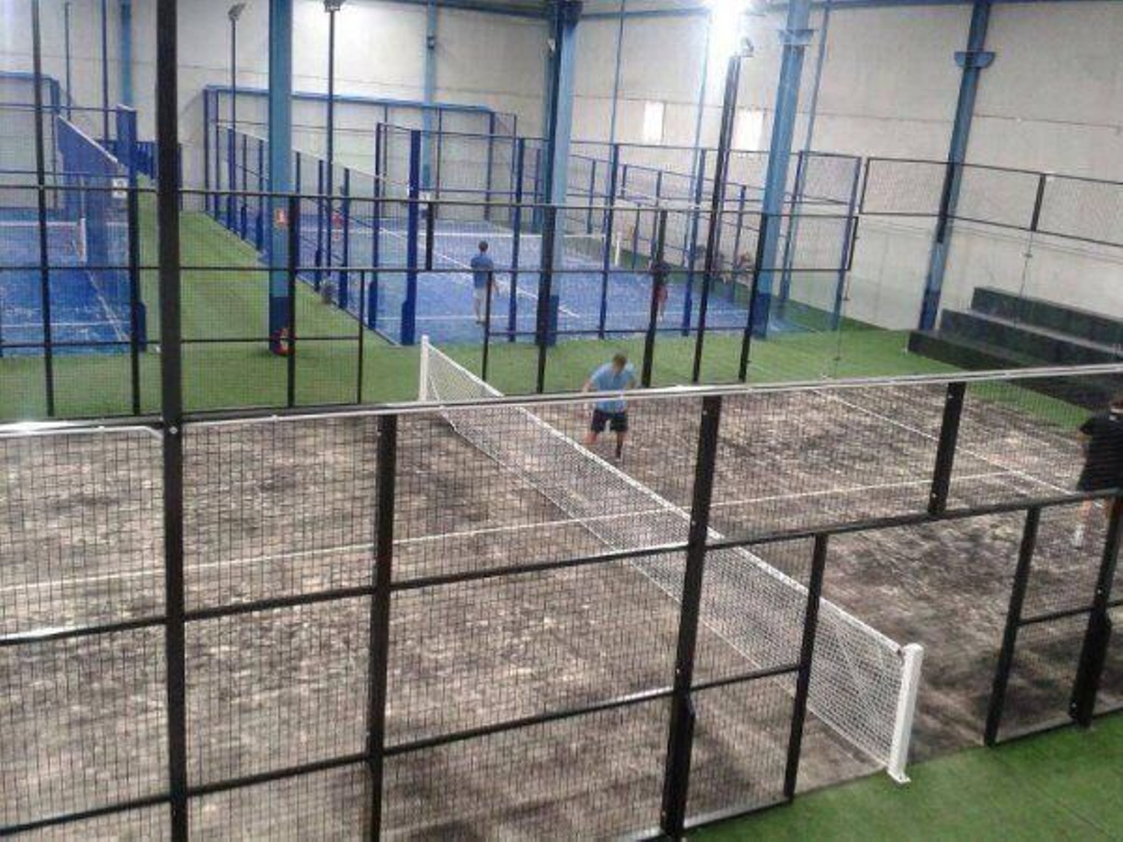 Vista interior de las pistas del club Geopadel, donde entrena el equipo con contagios Vista interior de las pistas del club Geopadel, donde entrena el equipo con contagios