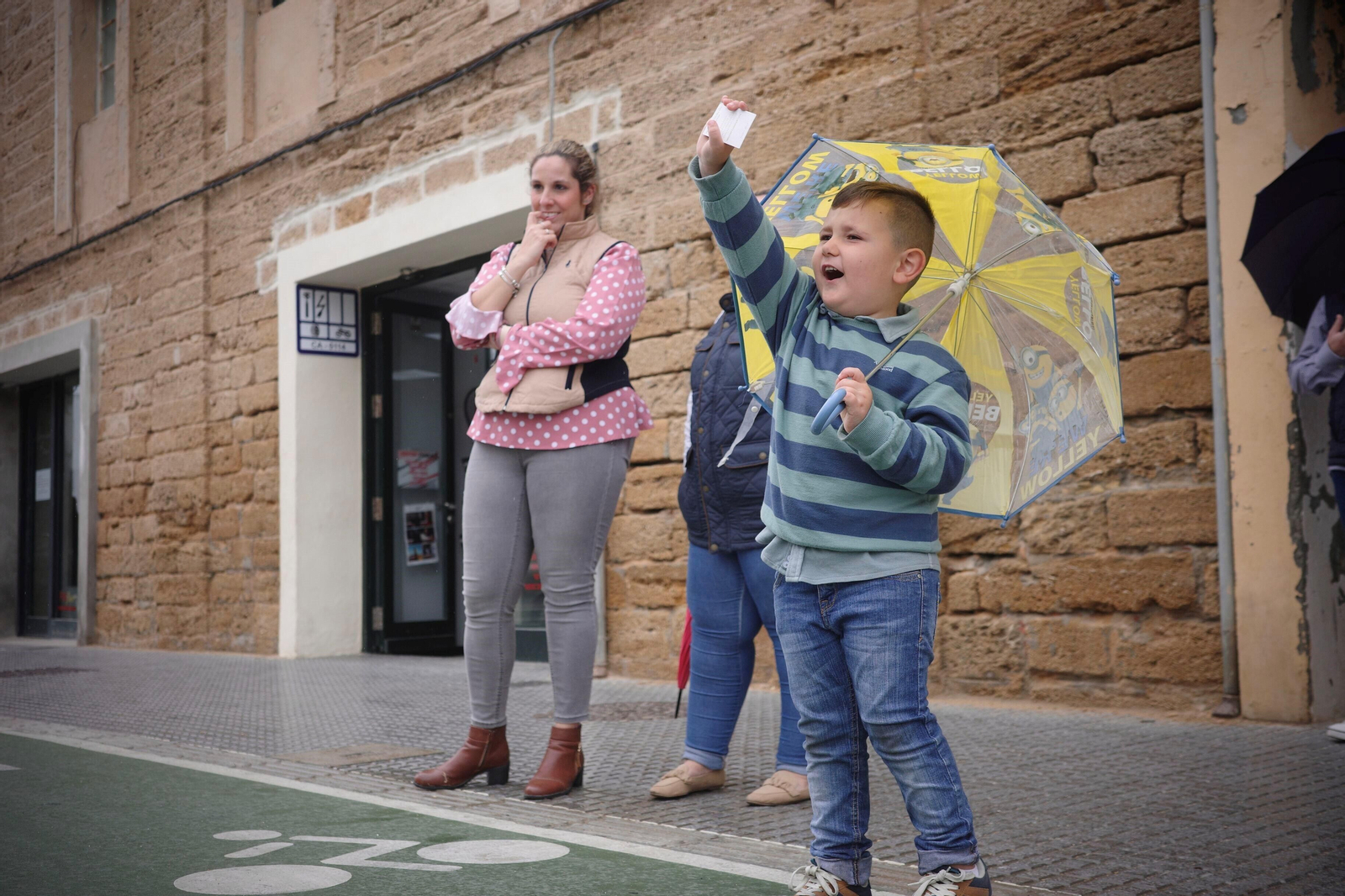 La salida de la hermandad del Rocío de Cádiz, en imágenes