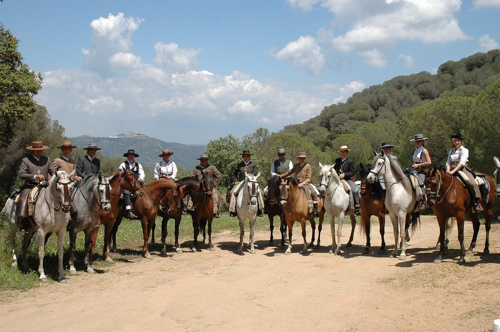 La salida de la comitiva a caballo hacia el Cerro del Cabezo será este sábado a las 10:00 horas.