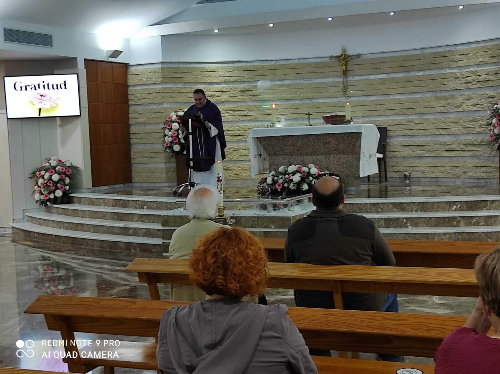 Una de las misas ofrecidas por el día de Todos los Santos.