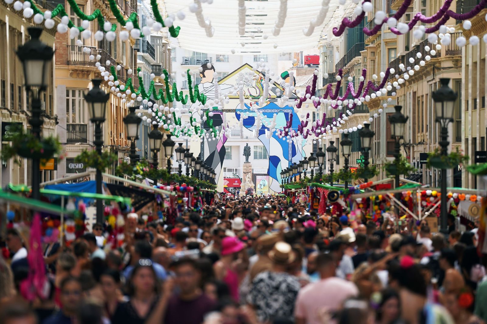 La Feria de Málaga atrae a multitud de turistas.