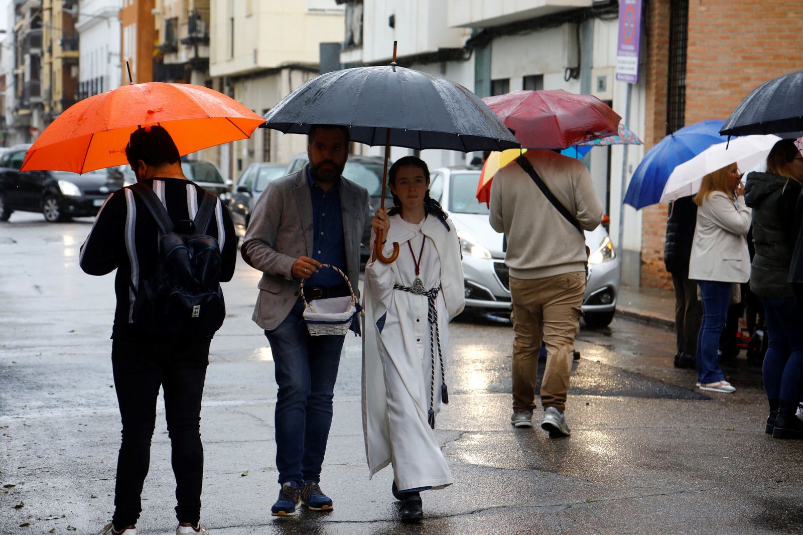La lluvia frustra la salida de la hermandad de la Estrella el Lunes Santo, en imágenes