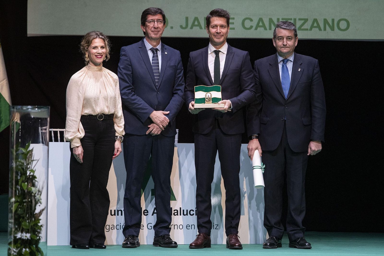 Imágenes de la entrega de las Banderas de Andalucía en la provincia