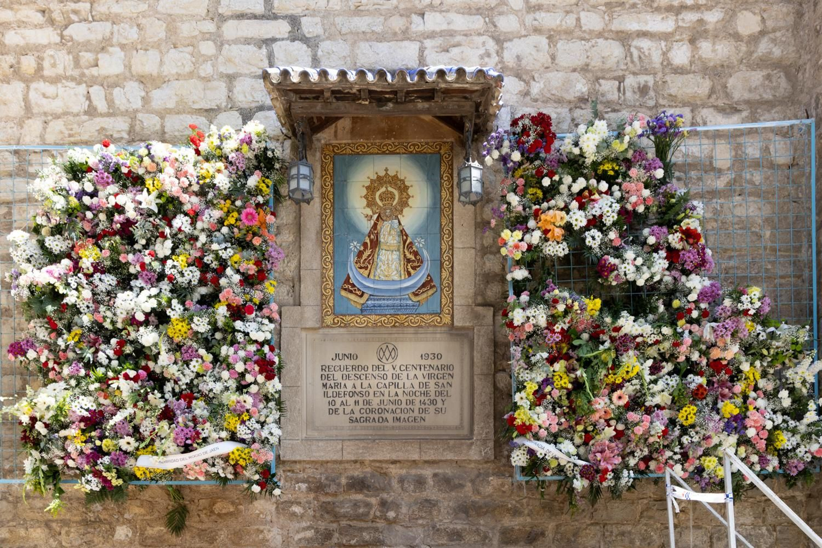 Así ha procesionado la Virgen de la Capilla por Jaén en su día grande.