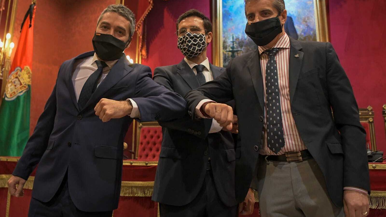 El bipartito no ha cumplido aún el 95% del 'pacto del codo' con el PSOE que permitió a Granada tener presupuestos