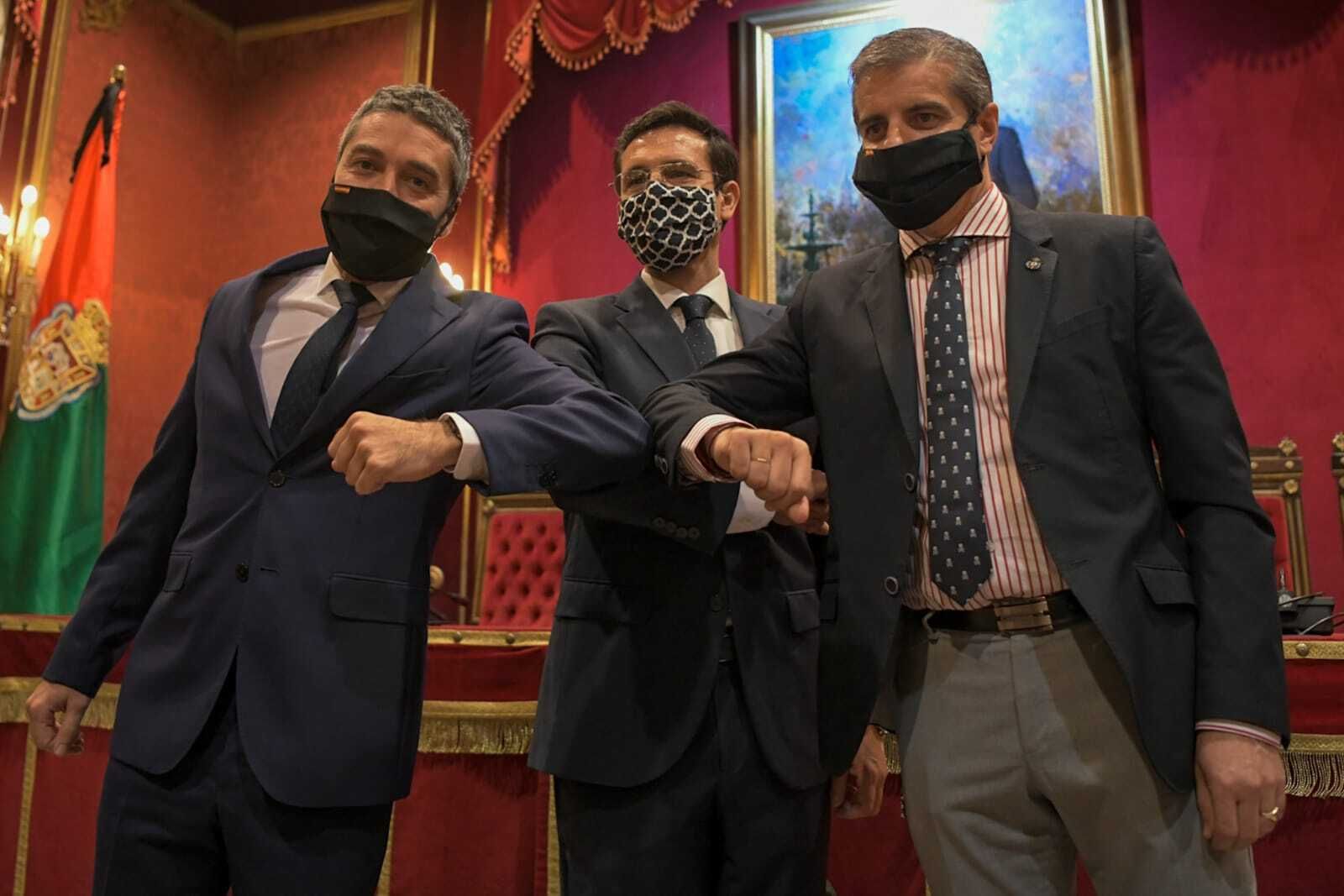 El bipartito no ha cumplido aún el 95% del 'pacto del codo' con el PSOE que permitió a Granada tener presupuestos