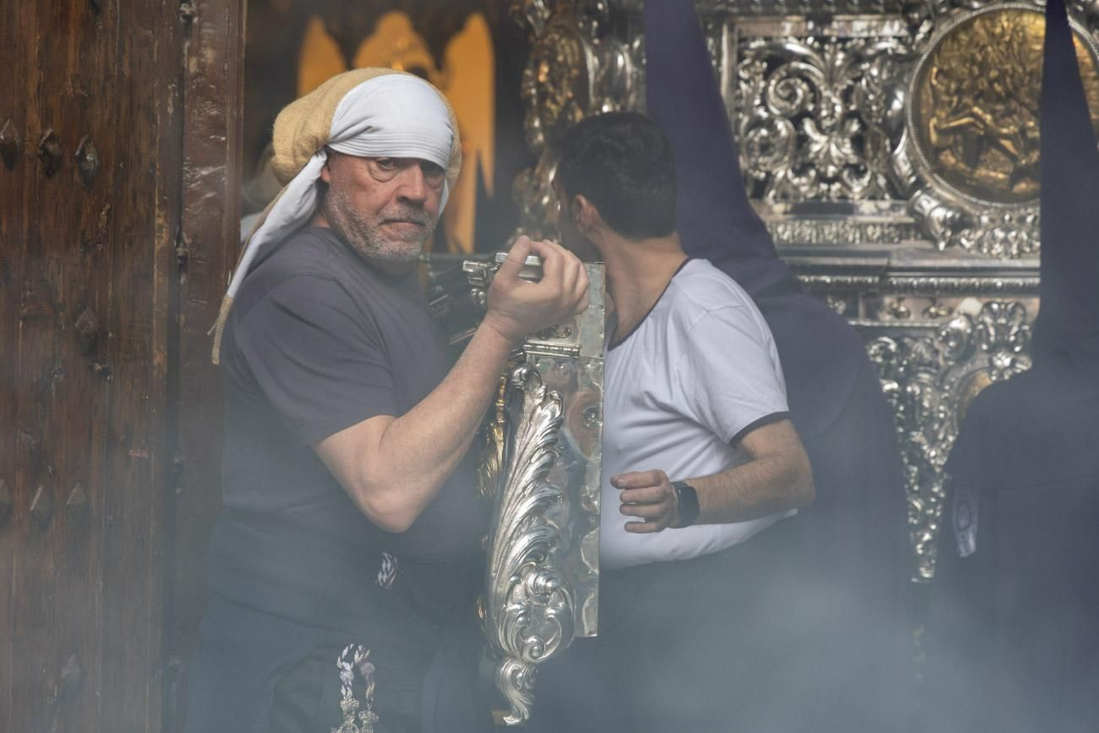 Las cofradías de la Vera Cruz, Expiración y Gran Poder lucen sus cortejos en la calle