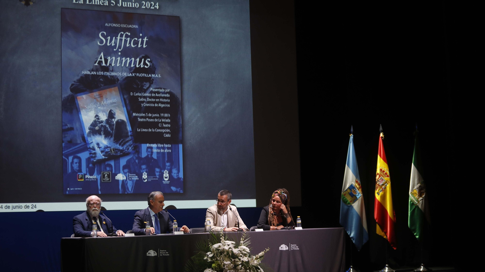 Presentación del libro de Alfonso Escuadra "Sufficit Animus" en el Teatro de La Velada de La Línea
