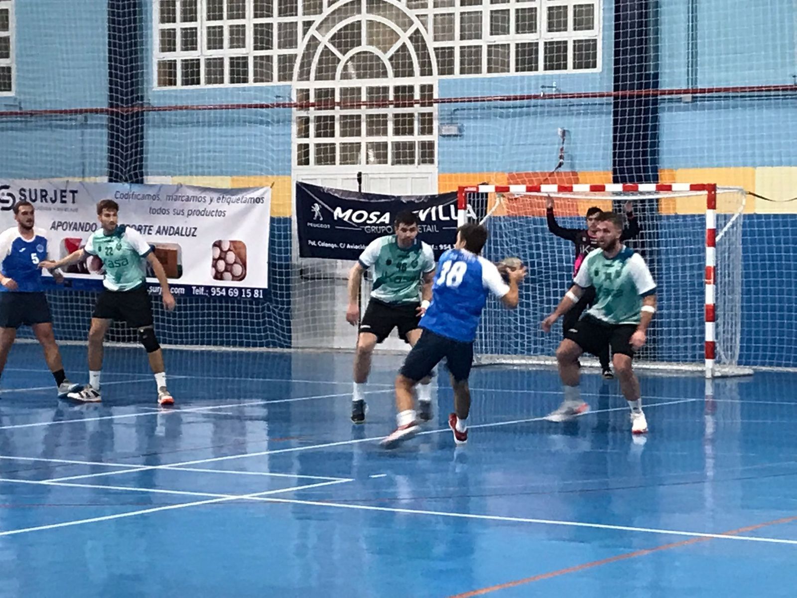 Una imagen del partido del BM Montequinto contra el Ikasa.