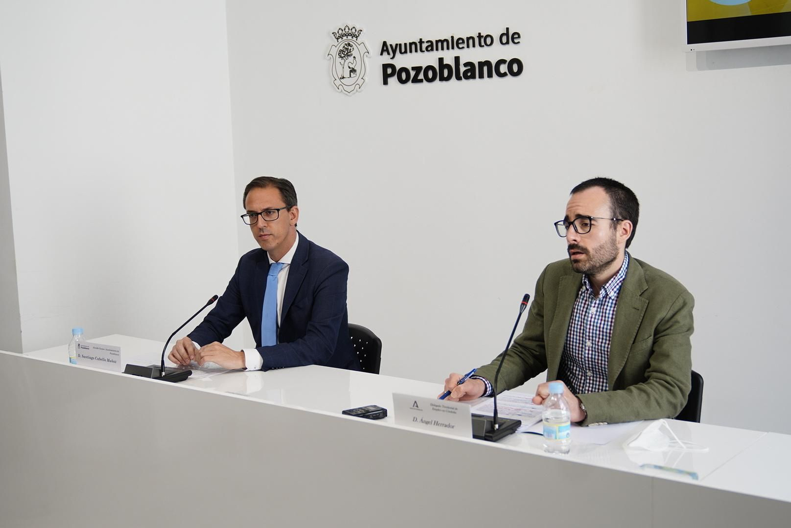 Santiago Cabello y Ángel Herrador presentan el plan AIRE