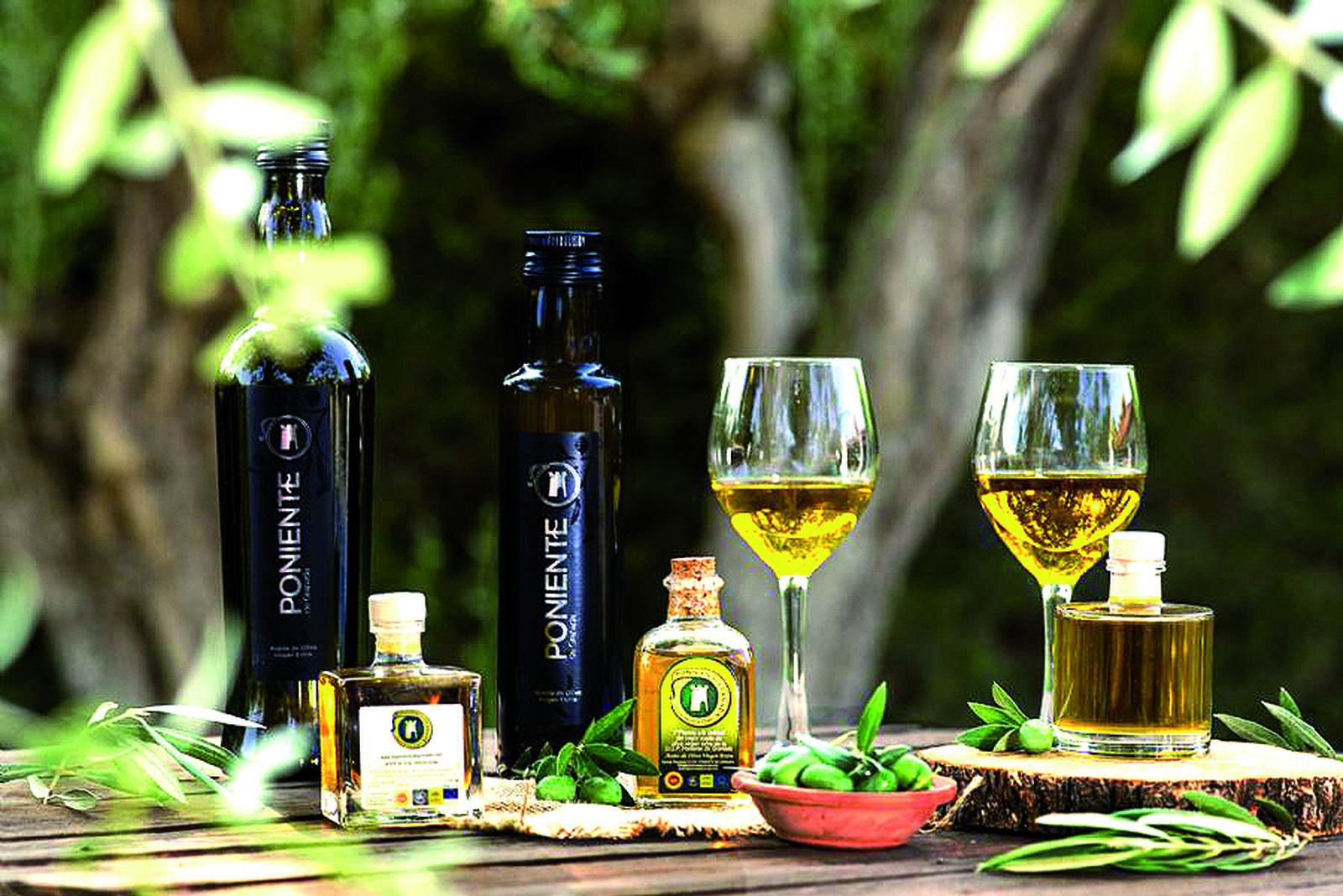 La combinación de variedades hacen que el aceite sea una composición natural en la que podemos encontrar una amplia gama de sabores