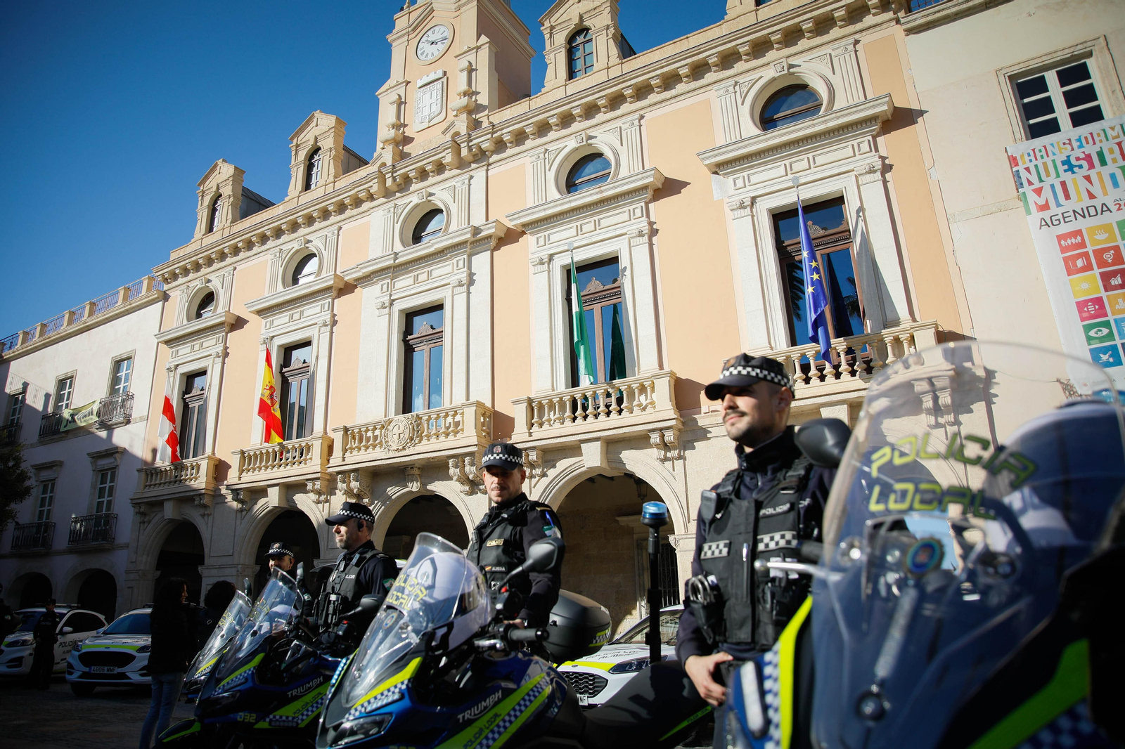 Presentación vehículos y motos policía local en imágenes