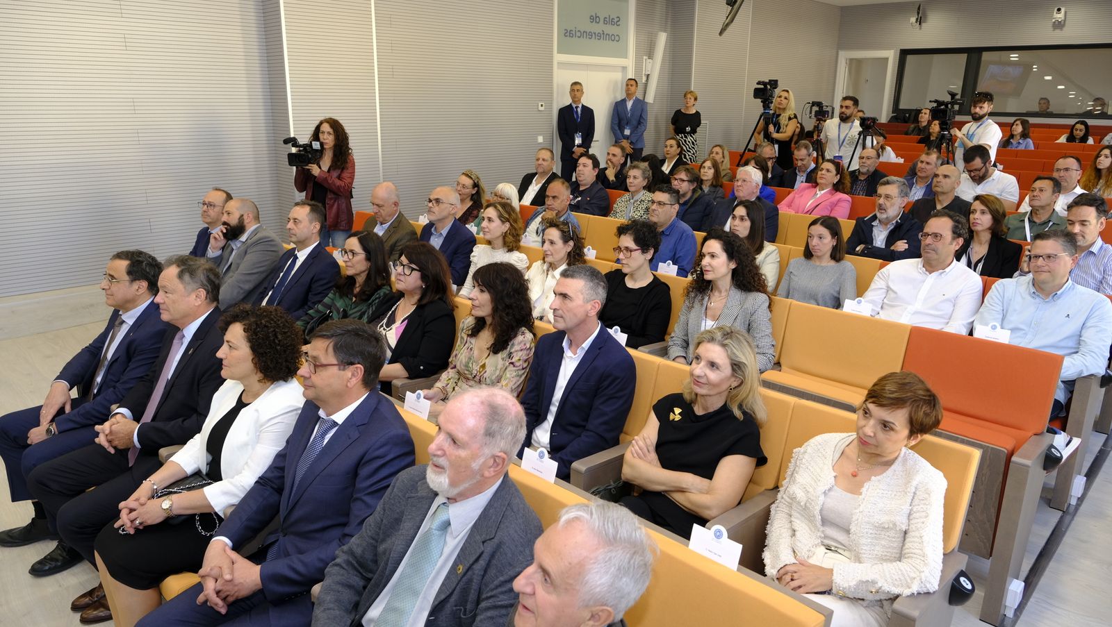 Imágenes de la imposición de la Medalla de Oro de la Universidad de Almería, al astronauta Miguel López Alegría
