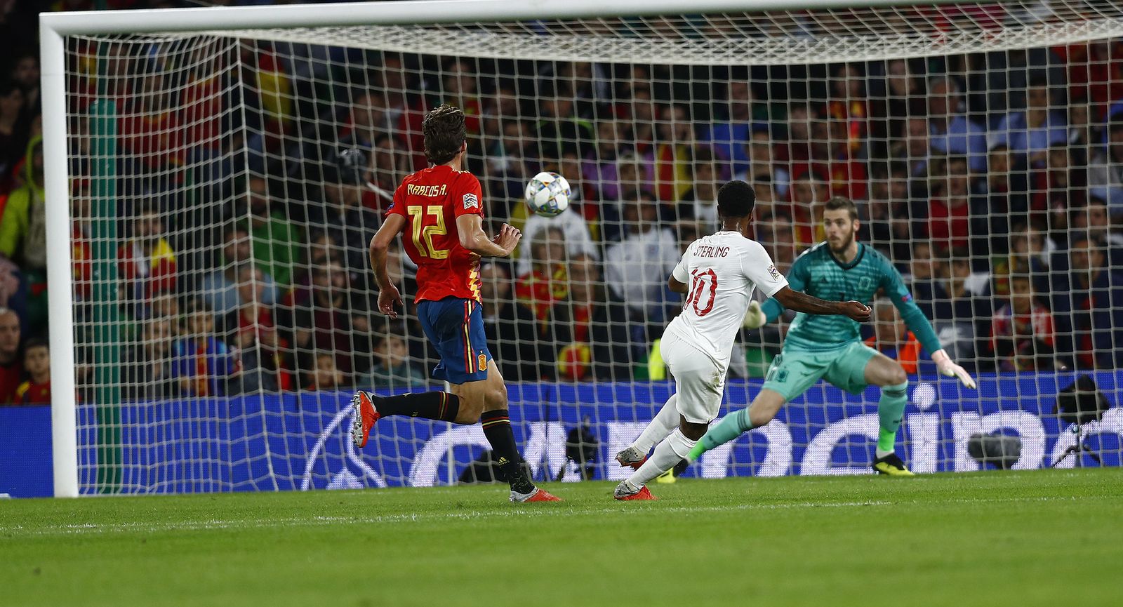 El momento previo al primer gol inglés