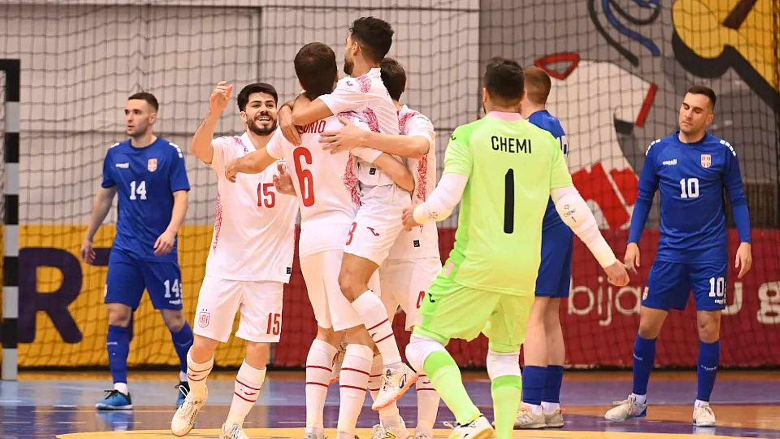 El quinteto español celebra el tanto de Antonio Pérez, que supuso el 0-2 provisional.