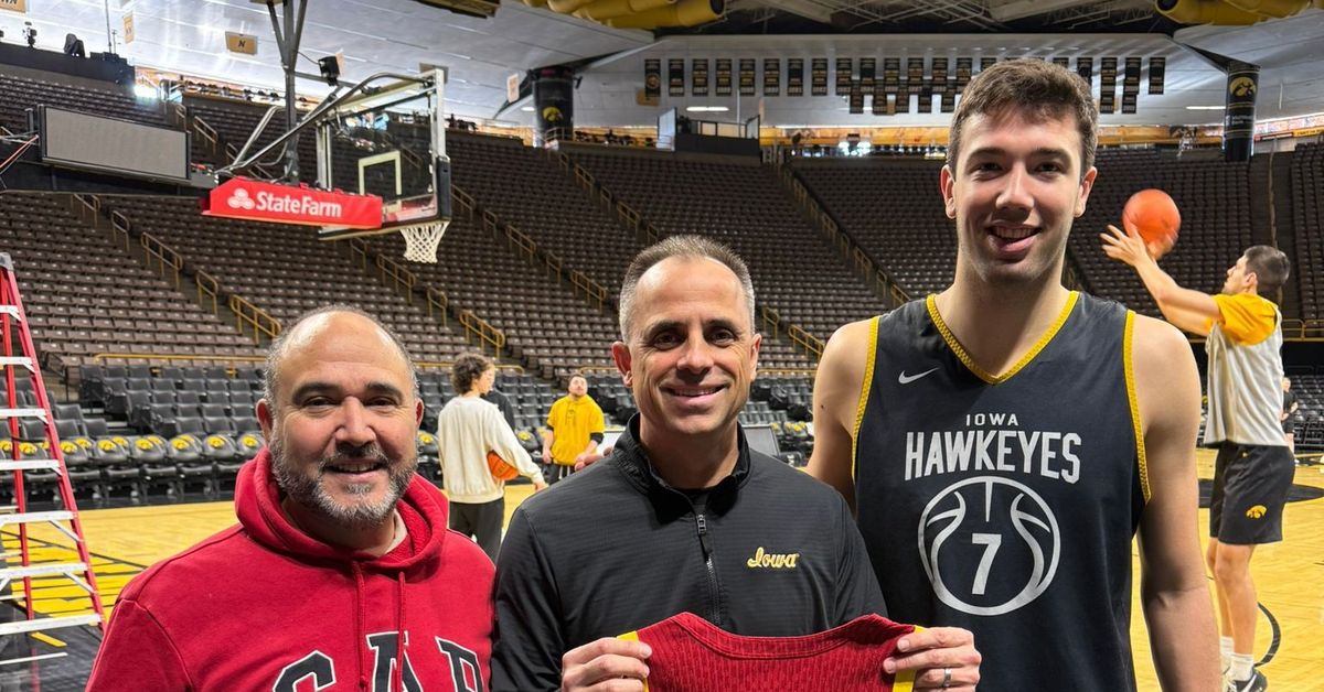 NCAA: Chus Mateo visita a Álvaro Folgueiras, que vuelve a ganar