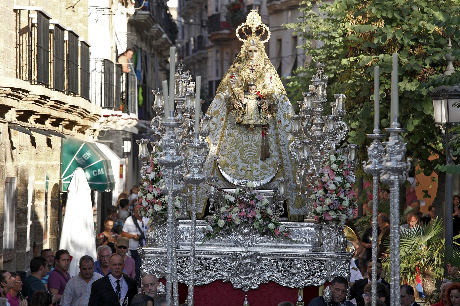 Máxima expectación por la magna