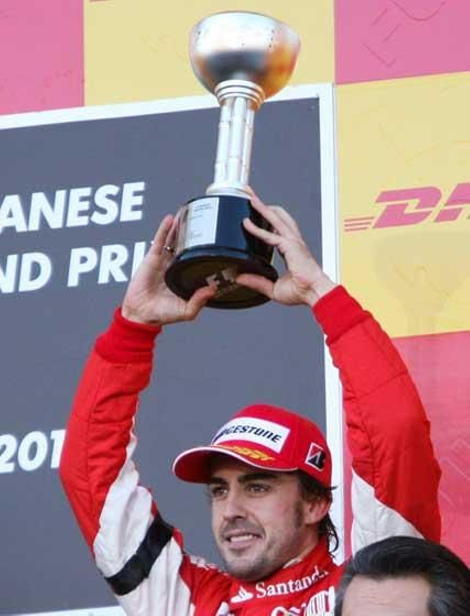 Fernando Alonso logra superar el peor circuito que le quedaba para Ferrari F10 con un tercer puesto detrás de los Red Bull del alemán Sebastian Vettel y del australiano Mark Webber

Foto: efe