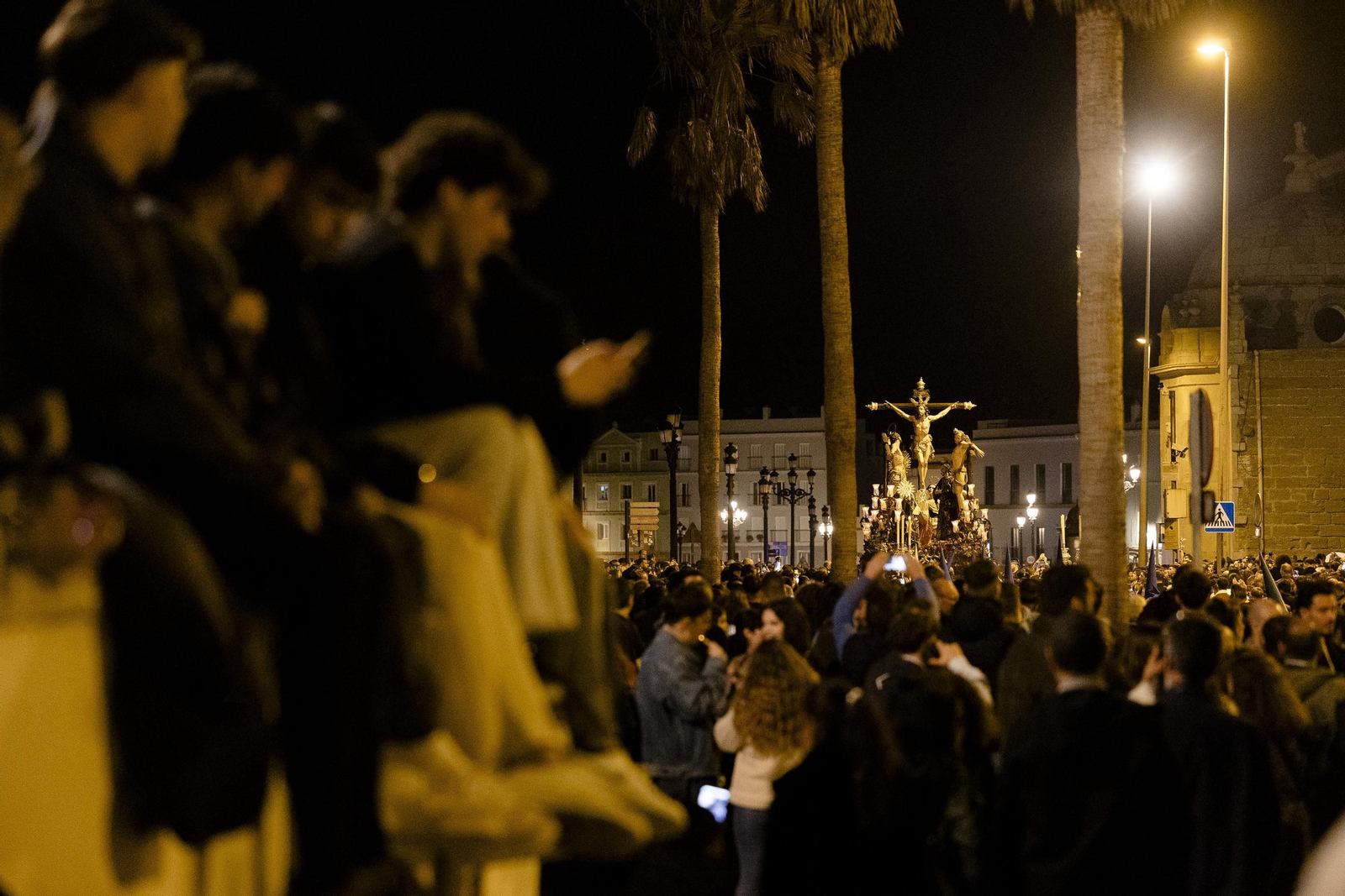 Imágenes de la salida del Perdón en la Semana Santa de Cádiz 2025