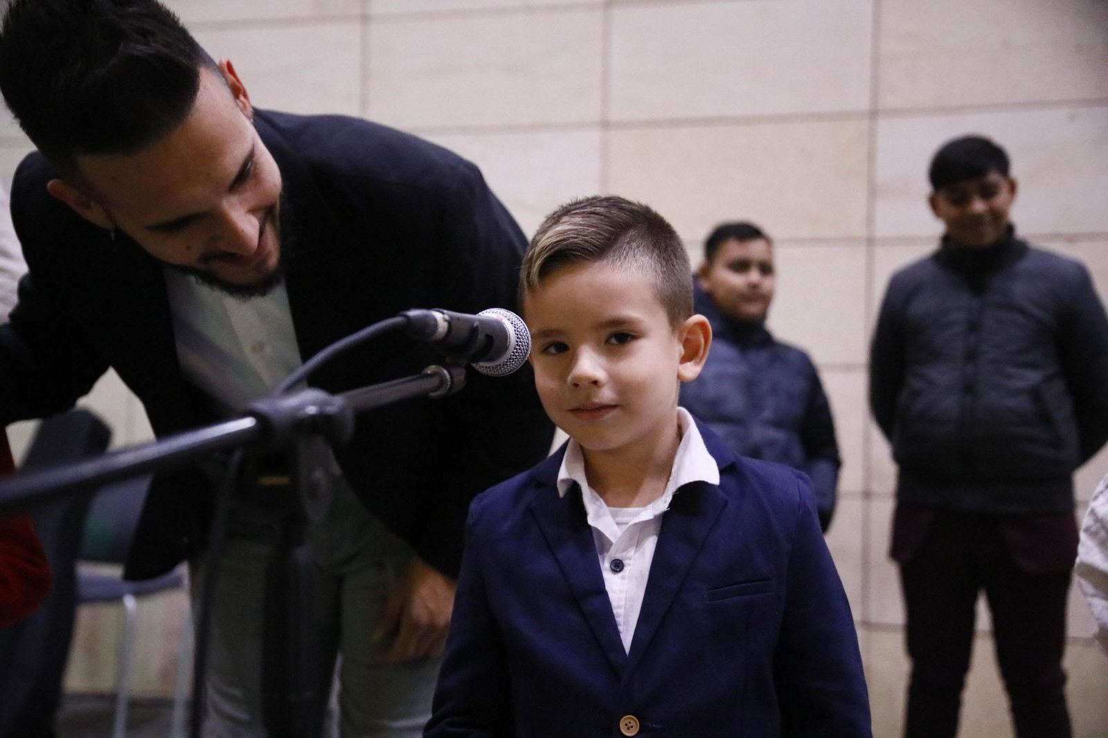 Las imágenes del encendido de la iluminación navideña en el Hospital Torrecárdenas de Almería