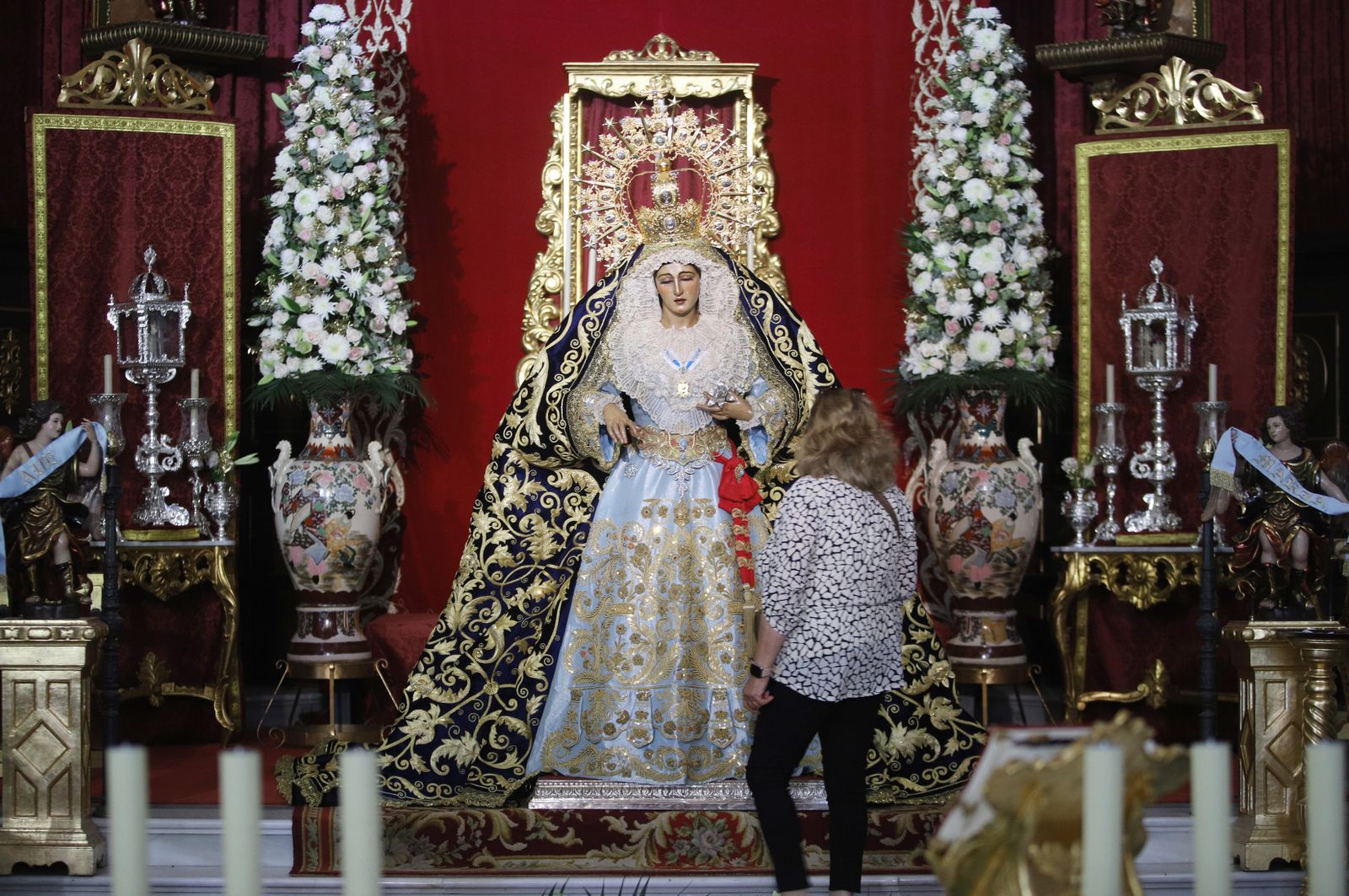 Imágenes del besamanos a María Santísima de la Amargura