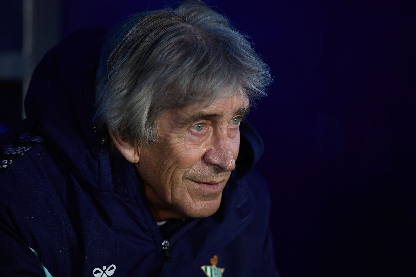 Manuel Pellegrini, en el banquillo de Mendizorroza.