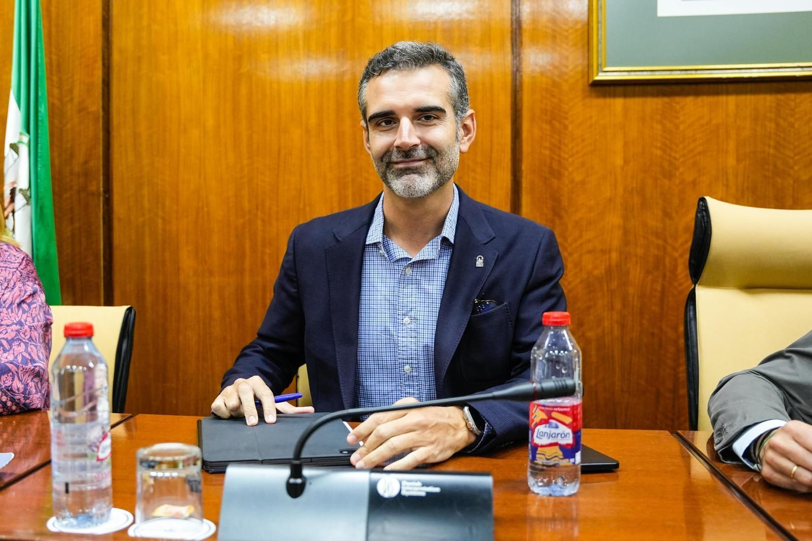 El consejero de Agricultura, Pesca, Agua y Desarrollo Rural, Ramón Fernández-Pacheco, durante su comparecencia en el Parlamento.