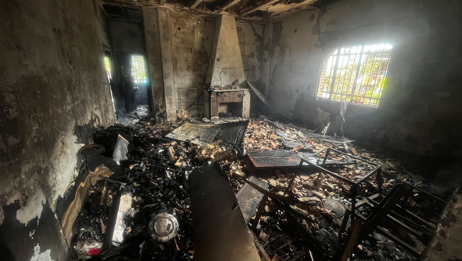 Estado calcinado de la vivienda de Aguilar de la Frontera.