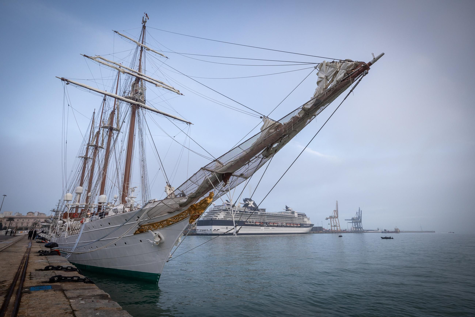 Imágenes de la despedida del 'Elcano' desde Cádiz con la Princesa Leonor como guardiamarina Imágenes de la despedida del 'Elcano' desde Cádiz con la Princesa Leonor como guardiamarina