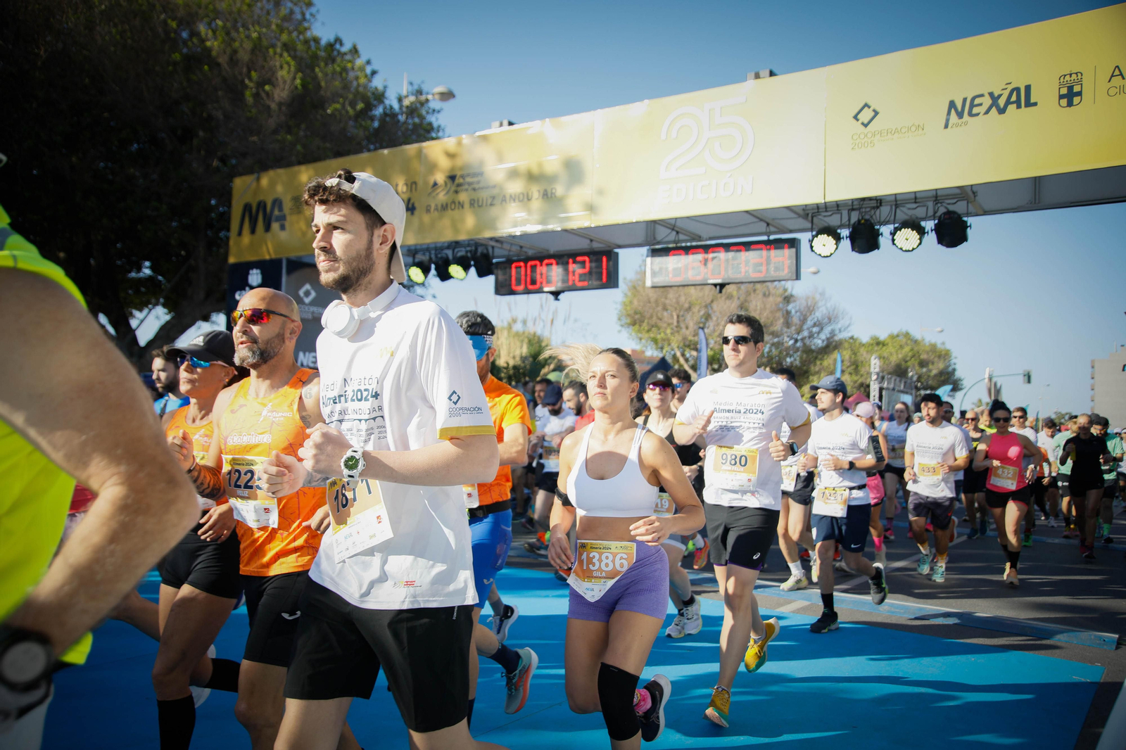 Imágenes de la salida de la Media maratón Ciudad de Almería