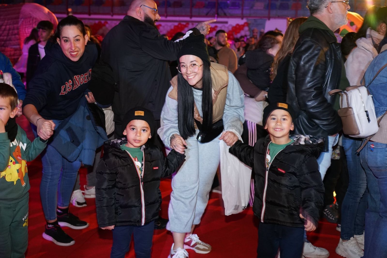 La lluvia no pudo con una ilusión desbordante en Vícar: la cabalgata estática, en imágenes