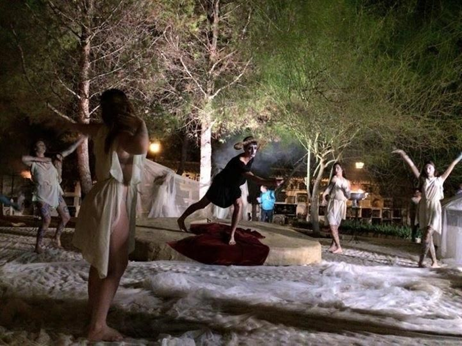 Recreación en el cementerio de Monturque con motivo de Mundamortis.