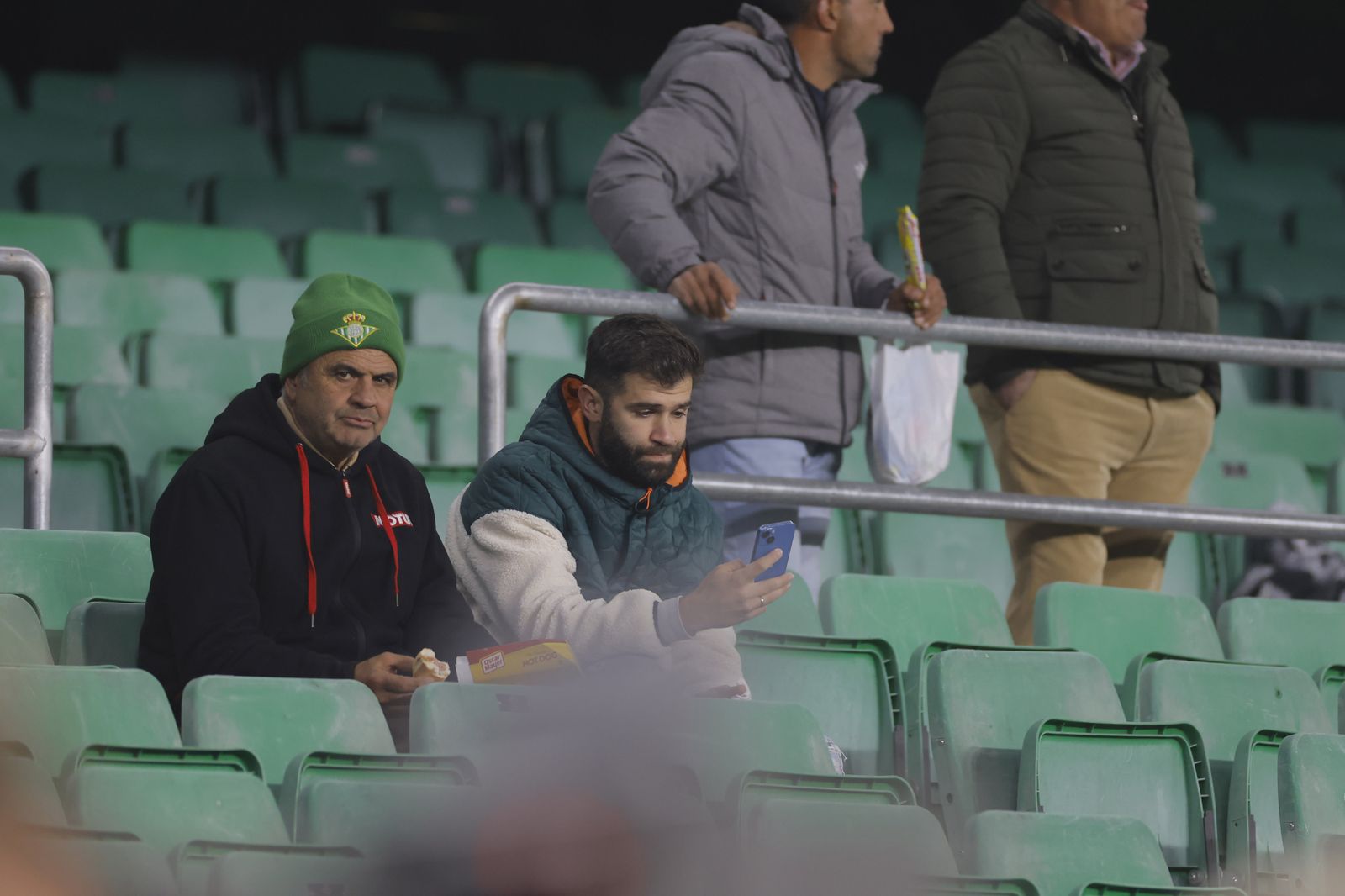 Búscate en las fotos del Betis-Barcelona