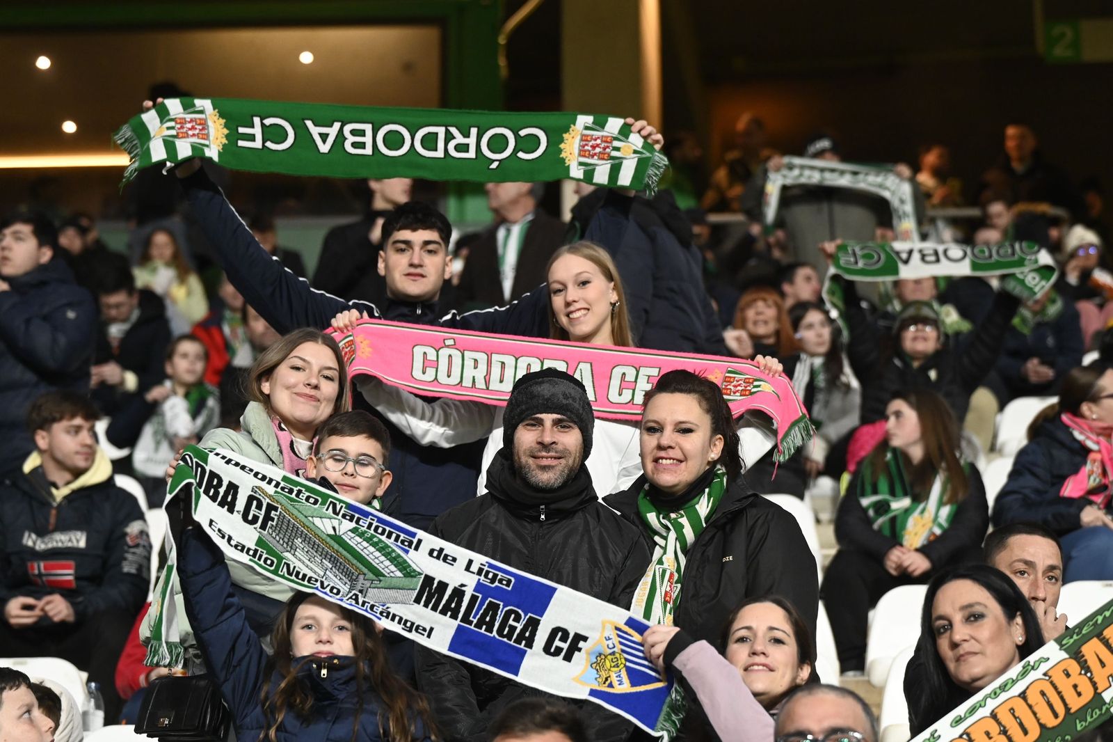 Las fotos del espectacular ambiente en El Arcángel en el derbi andaluz entre Córdoba CF y Málaga