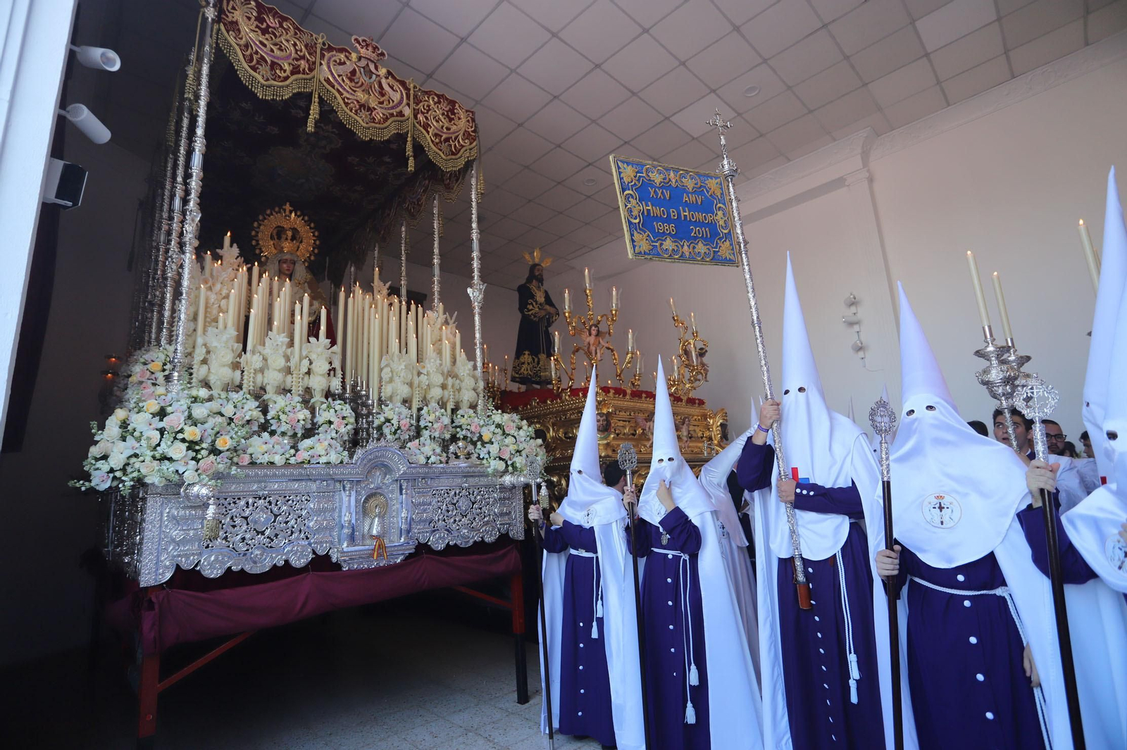 Imágenes del recorrido de la Hermandad del Cristo Cautivo de Huelva