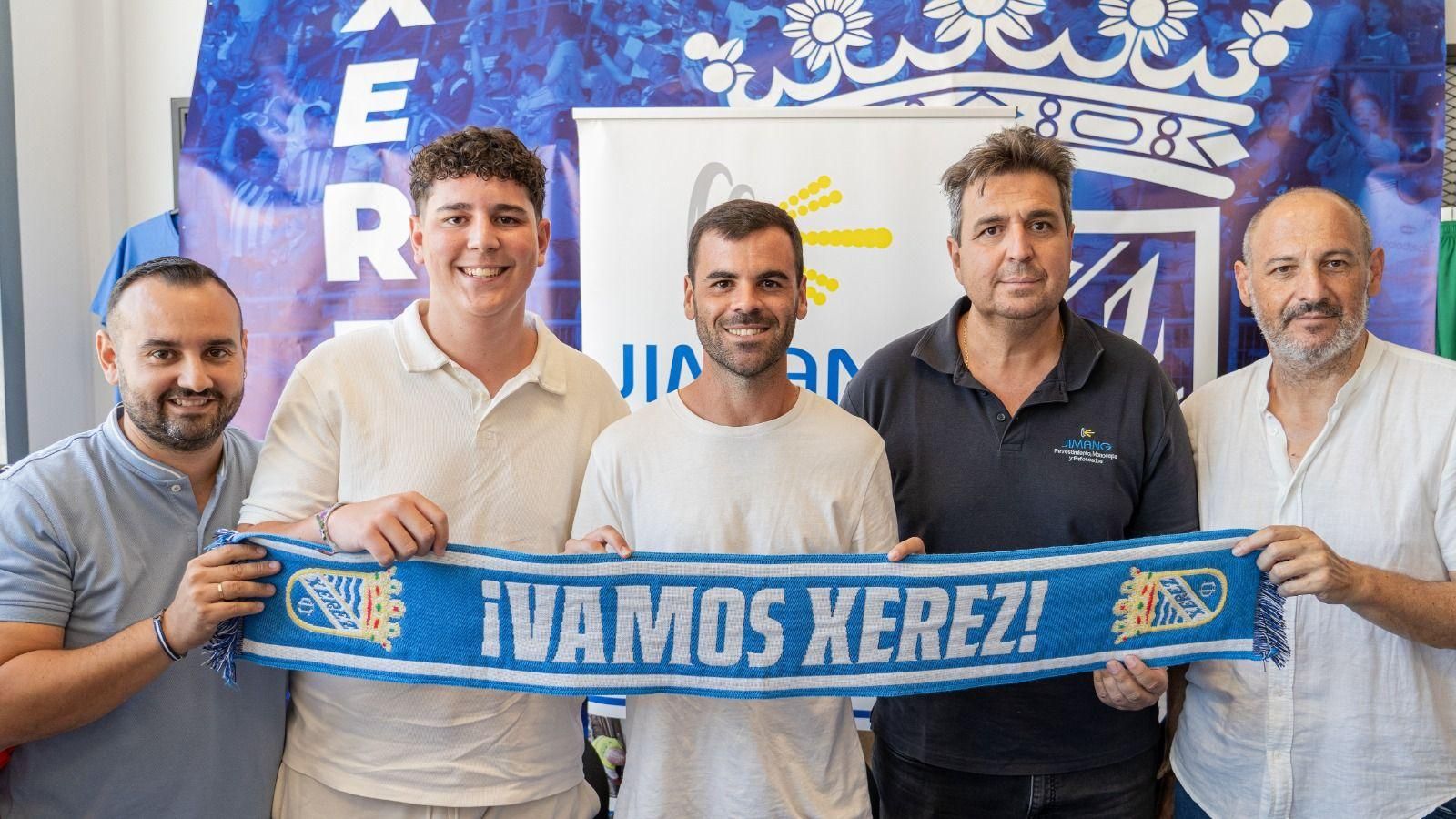 Moussa Sissokho, en su presentación como jugador azulino.