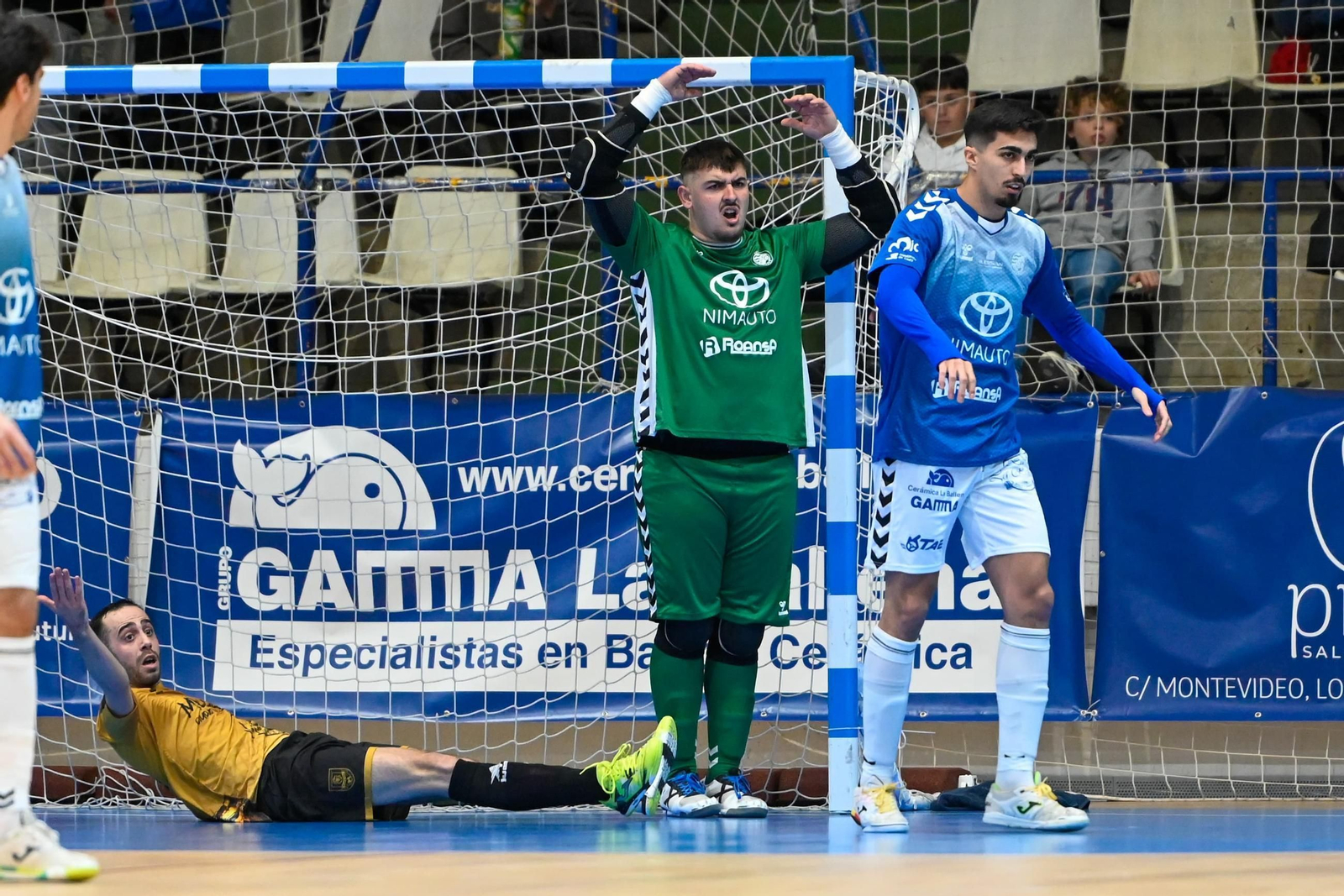 Imágenes del homenaje a Antonio Vadillo y la victoria del Xerez Toyota para auparse al liderato