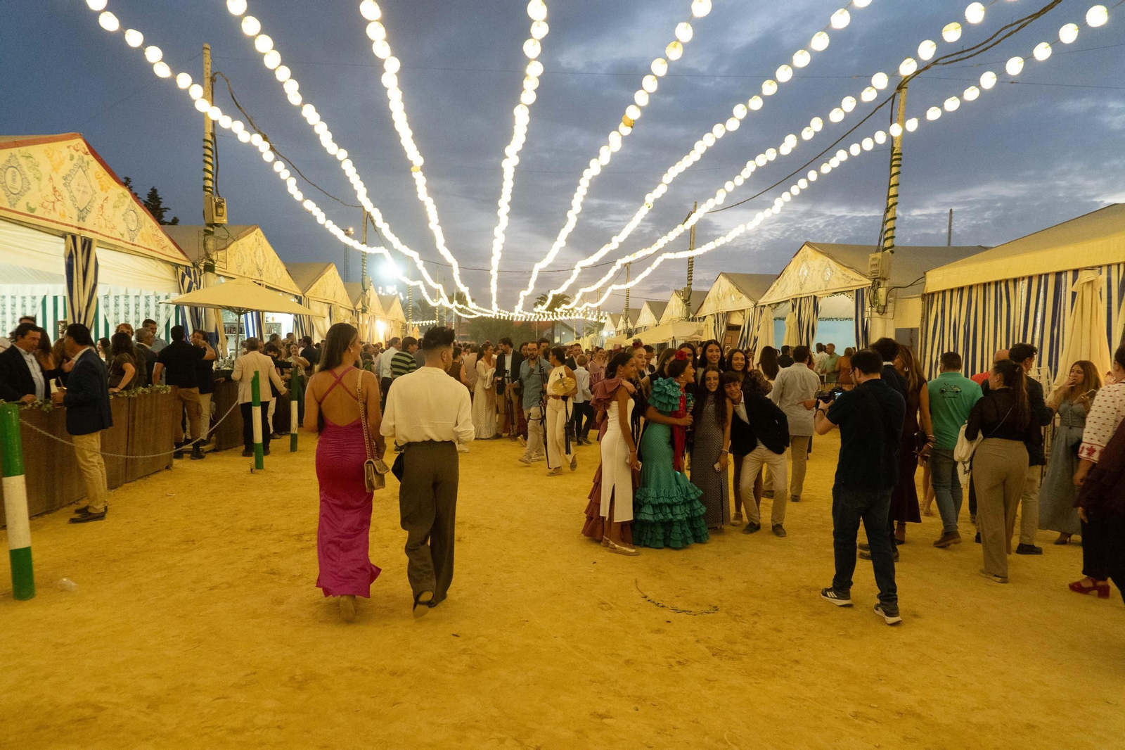 Imágenes del ambiente del ambiente de la tarde del domingo en la Feria de Otoño y del Caballo 2025 de Huelva
