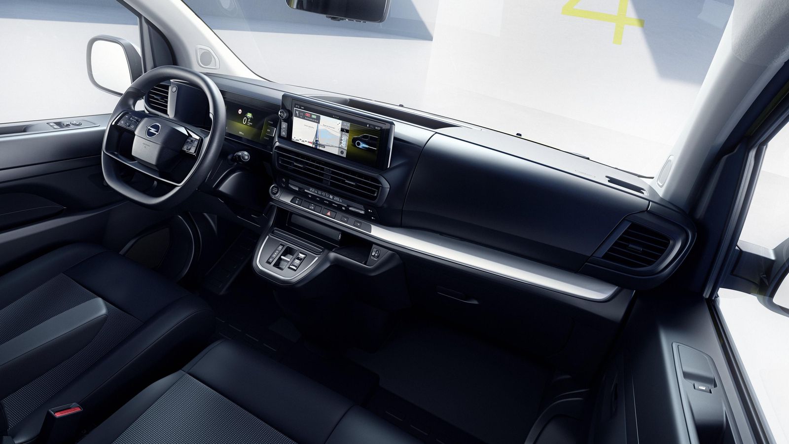 Dos pantallas, ambas de 10", aportan ahora información y funcionalidades en el Opel Vivaro.