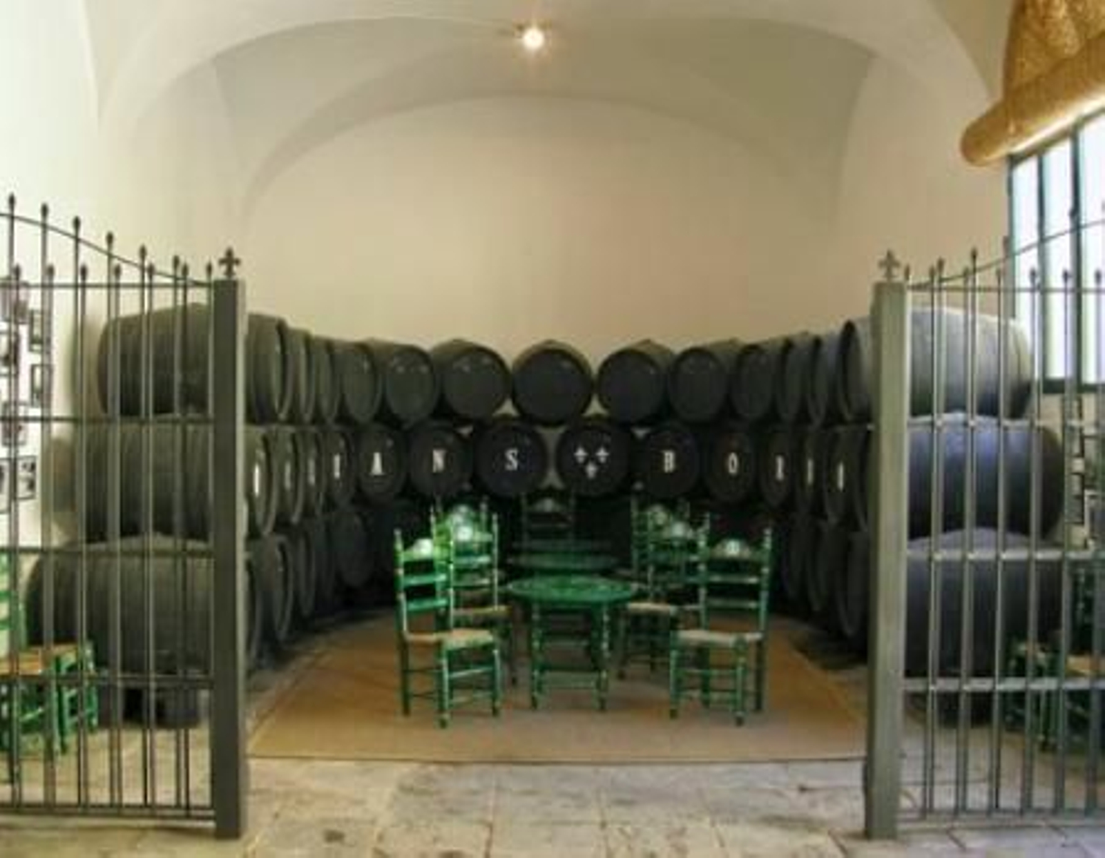 BODEGA DE LOS INFANTES DE ORLEANS Y BORBÓN BODEGA DE LOS INFANTES DE ORLEANS Y BORBÓN