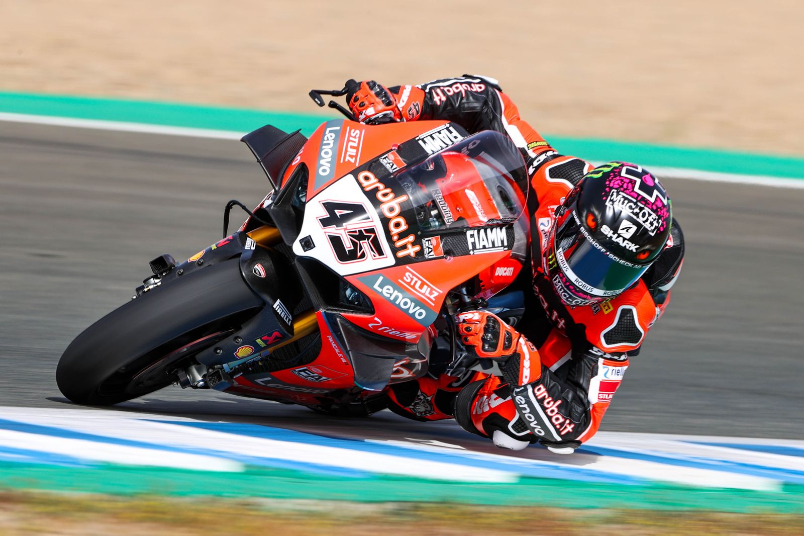 Scott Redding ha logrado en el Circuito de Jerez su primera victoria en el Mundial de Superbike.