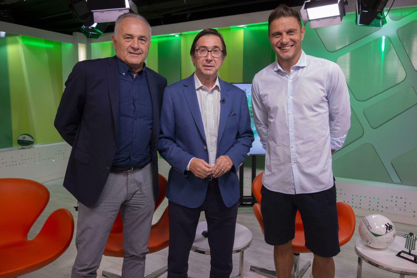 Joaquín posa con Rafael Gordillo y Julio Cardeñosa.