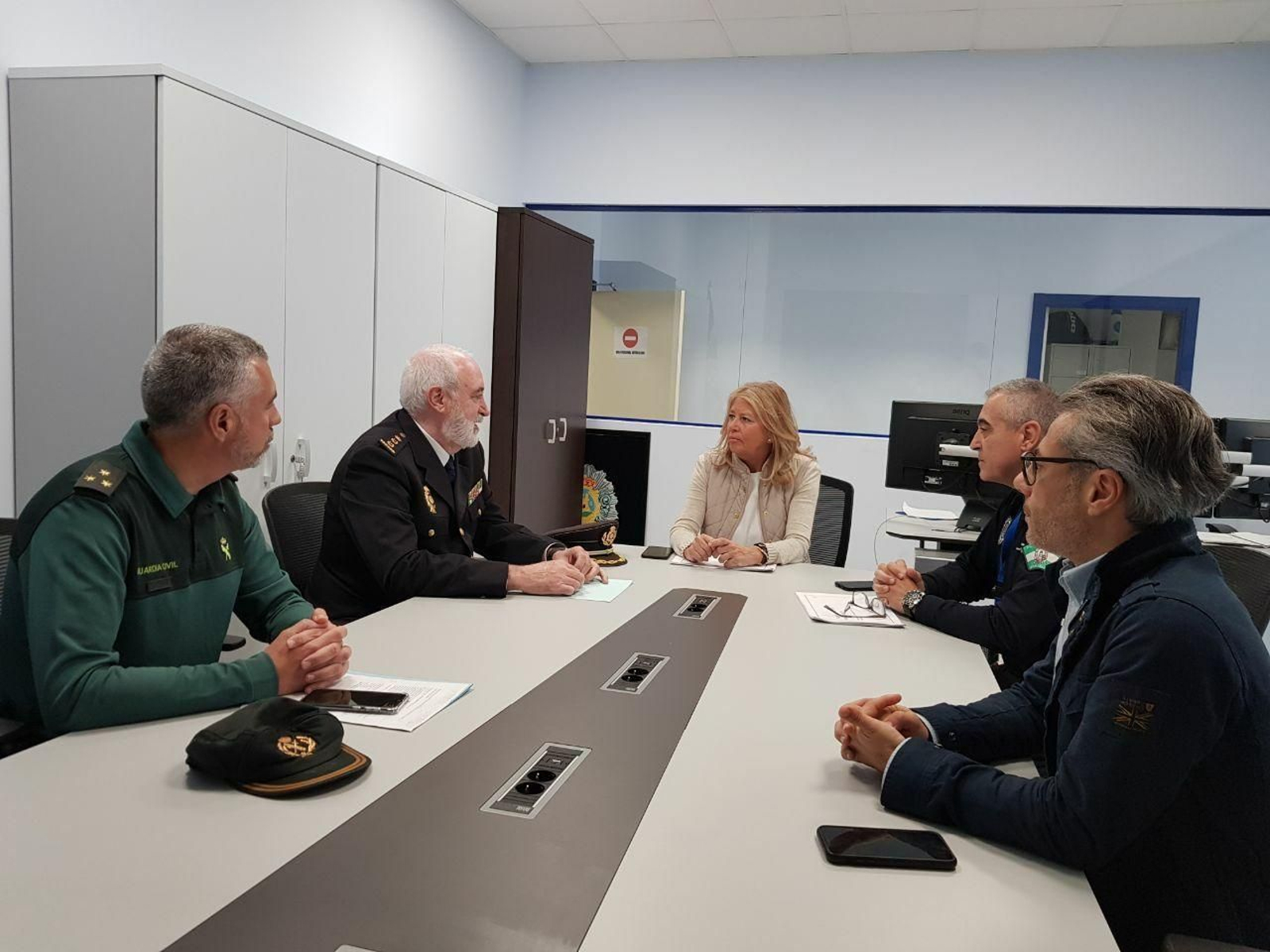 La alcaldesa de Marbella, Ángeles Muñoz, se reúne con los cuerpos y fuerzas de seguridad.