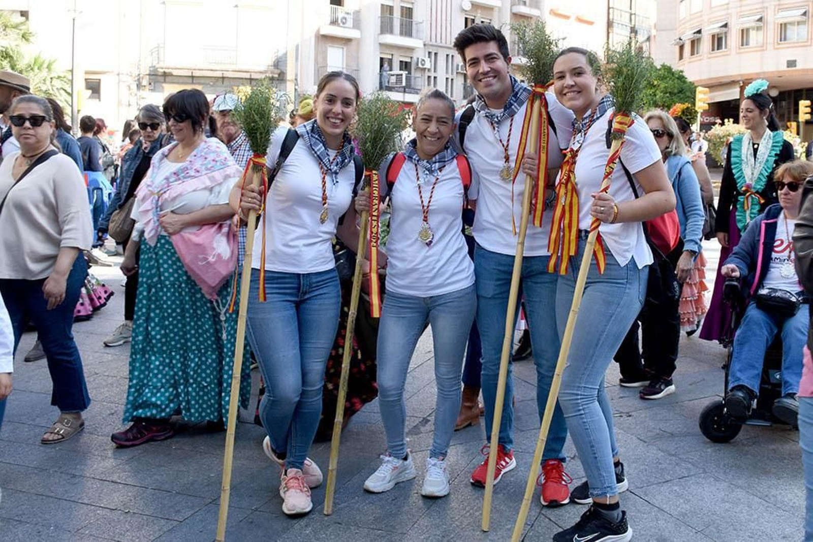 Las mejores imágenes de los peregrinos en la salida de Emigrantes