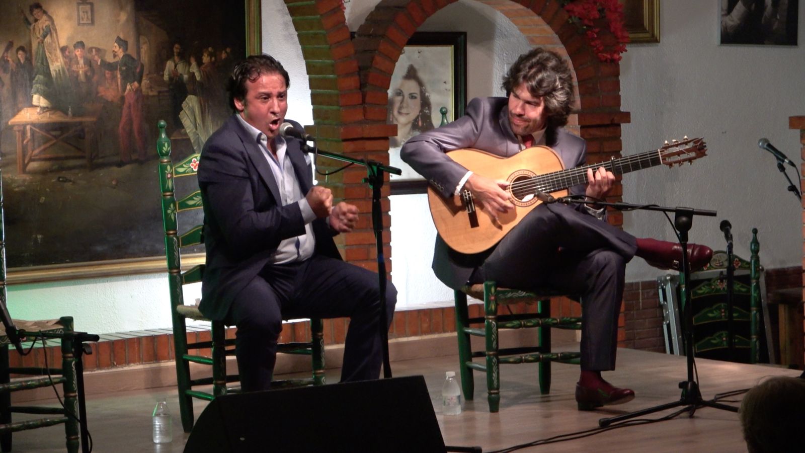 El Tolo, con la guitarra de Miguel Salado.