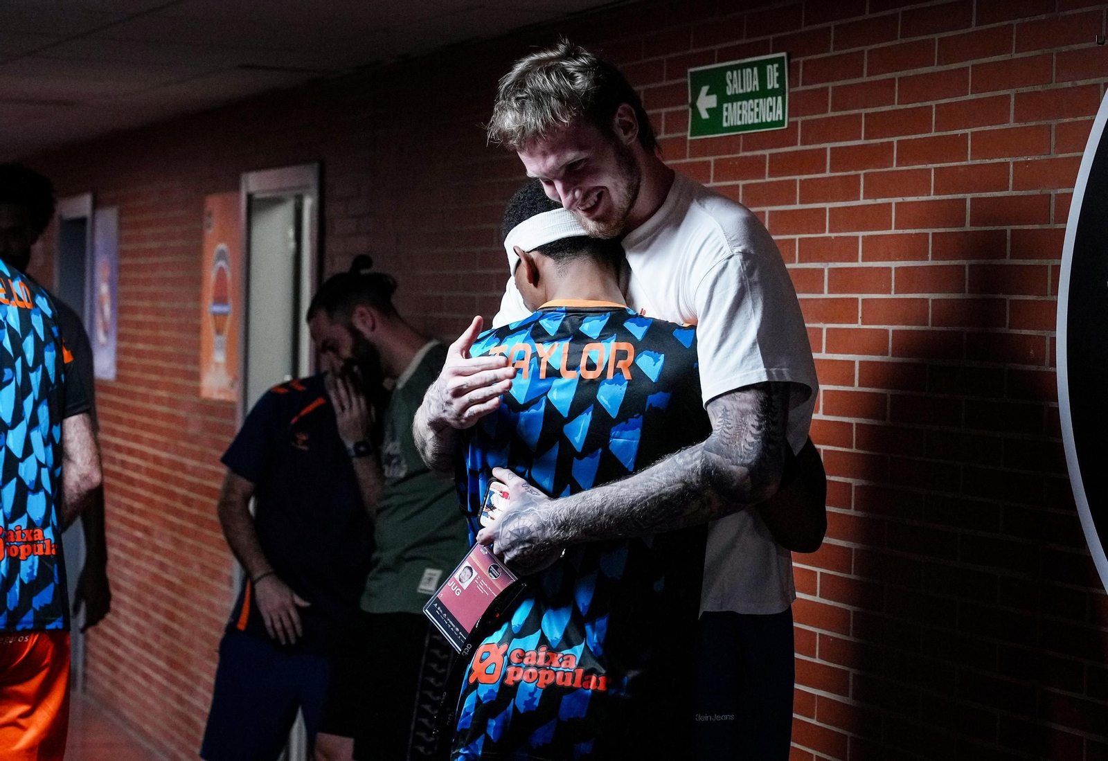 Unicaja-Valencia: Abrazos de viejos conocidos