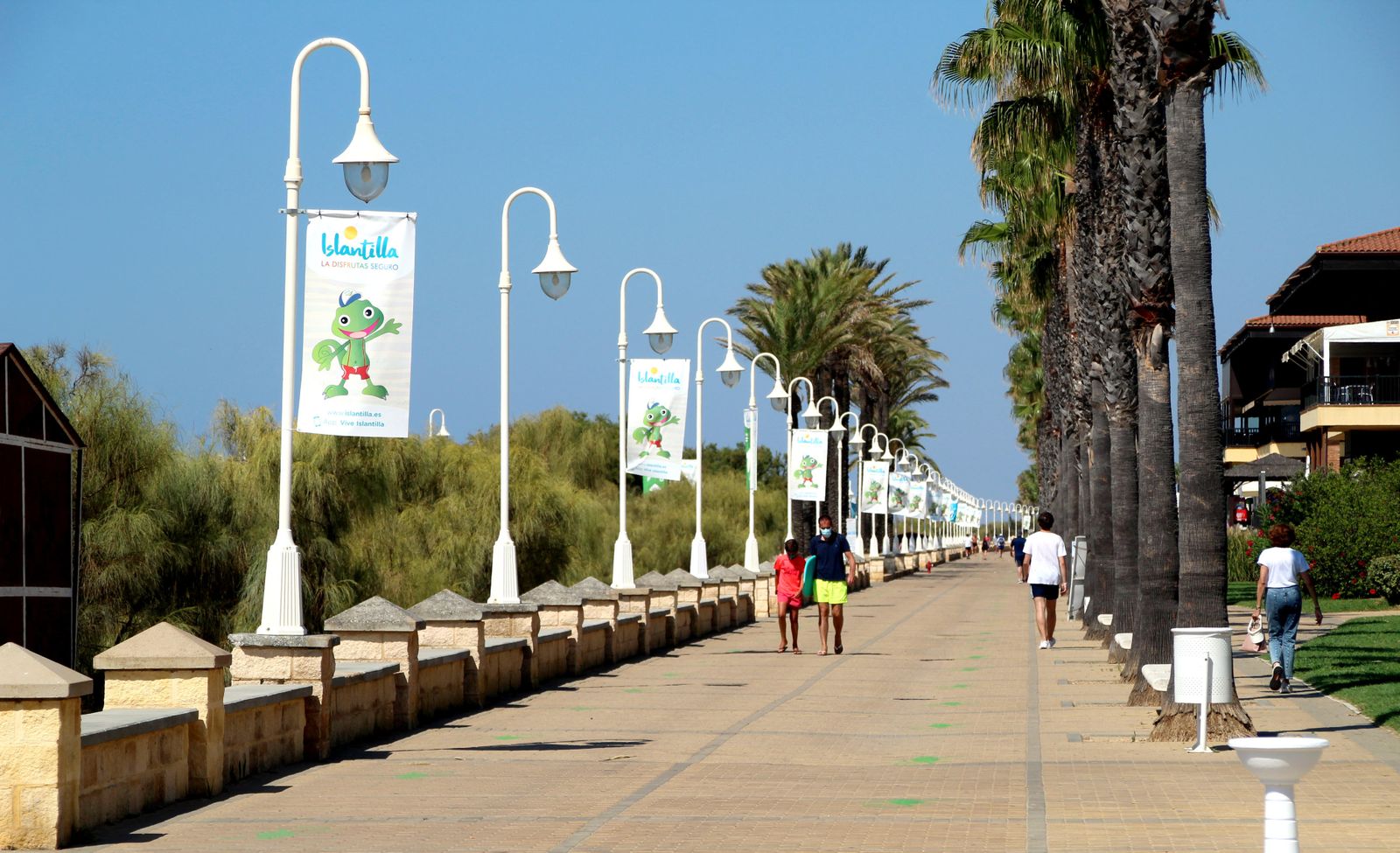 El paseo marítimo de Islantilla se iluminará de azul por el Día Internacional del Complejo de Esclerosis Tuberosa.