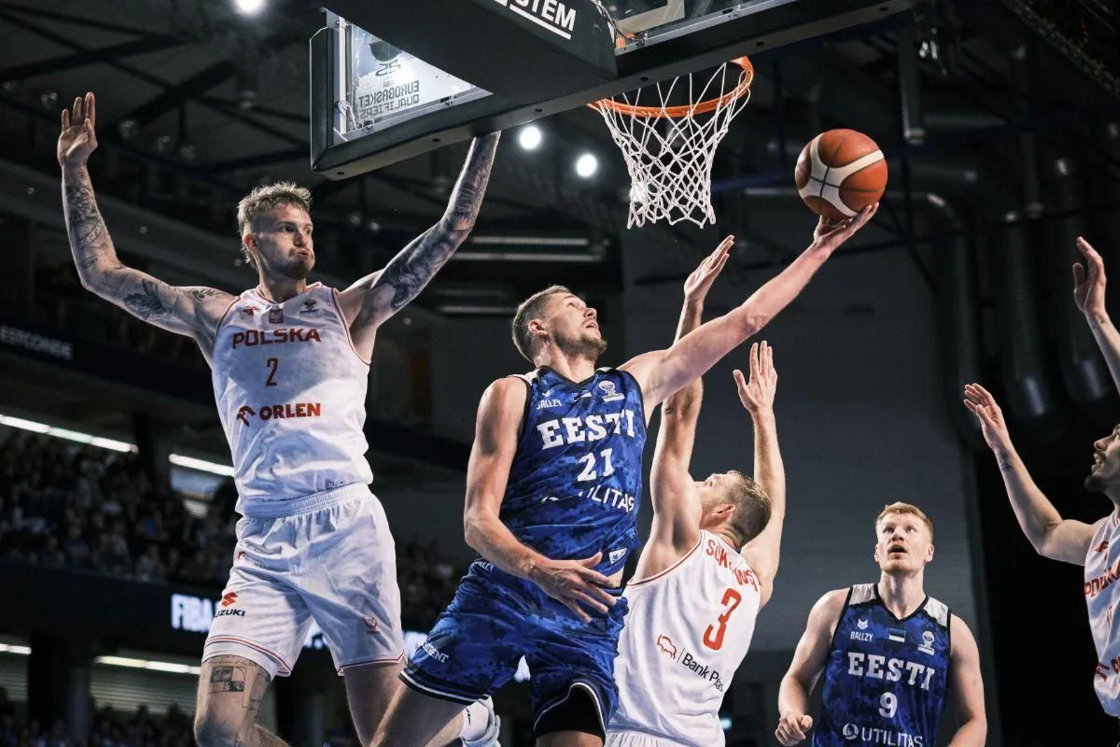 Balcerowski cumple en la victoria de Polonia en Estonia