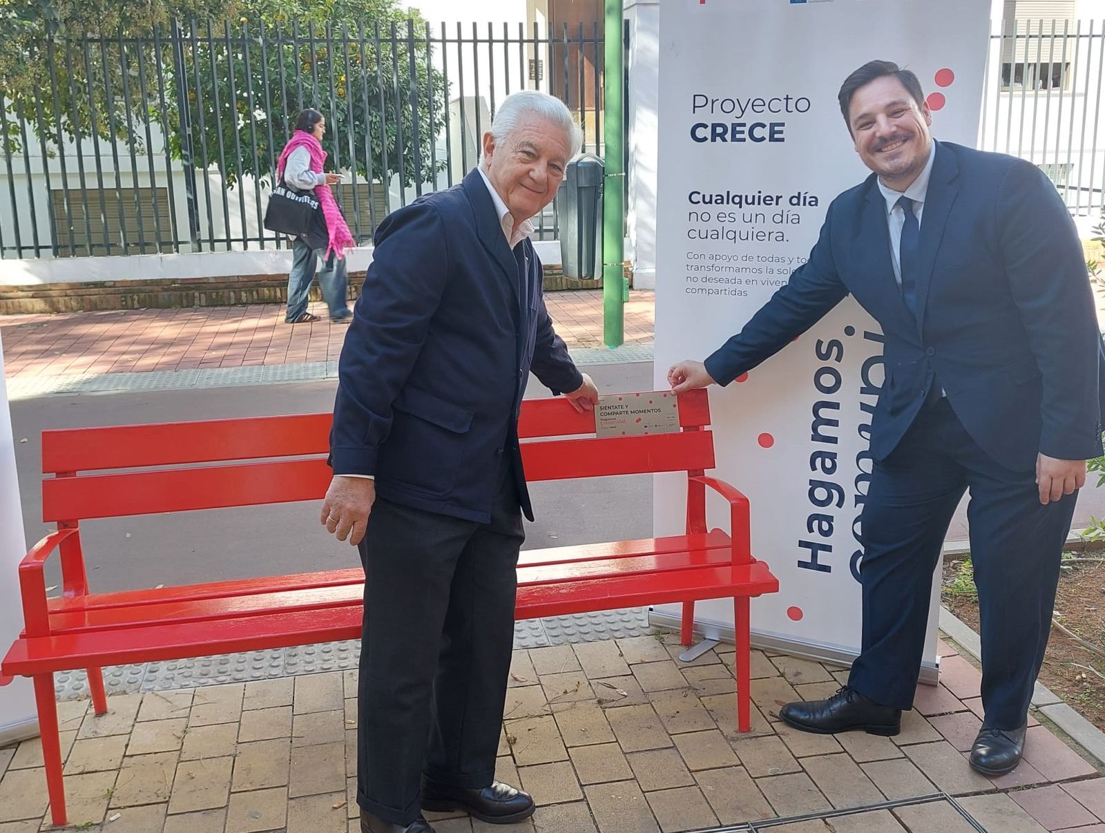 El presidente provincial de Cruz Roja, Francisco Rodríguez Guanter, con el delegado de Barrios y Colectivos de Atención Preferente, Derechos Sociales, Empleo, Familia, Igualdad y Asociaciones, José Luis García Martín.